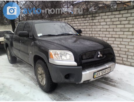 AX 1048 CO, Mitsubishi Raider