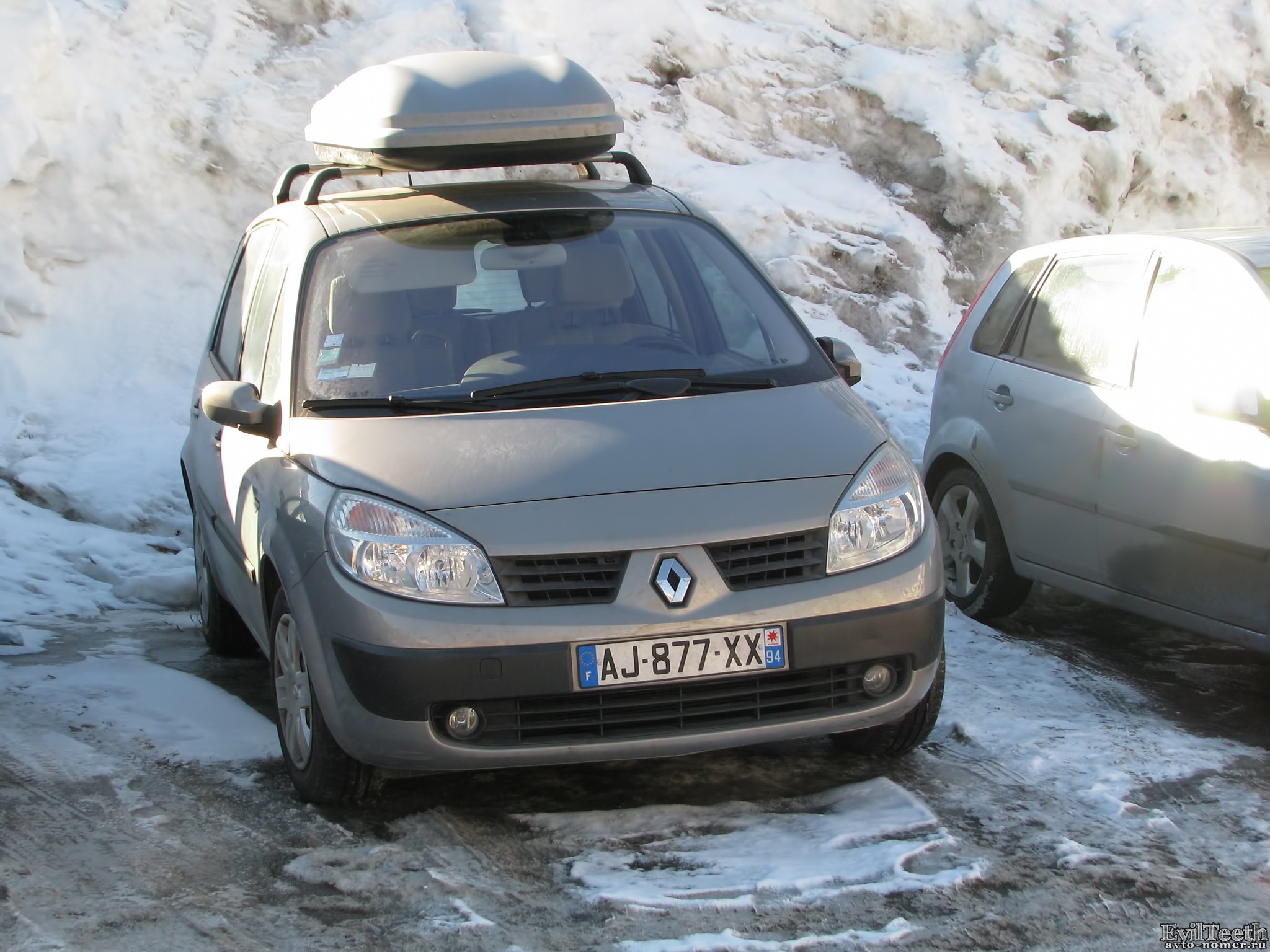 AJ-877-XX, Renault Scénic 