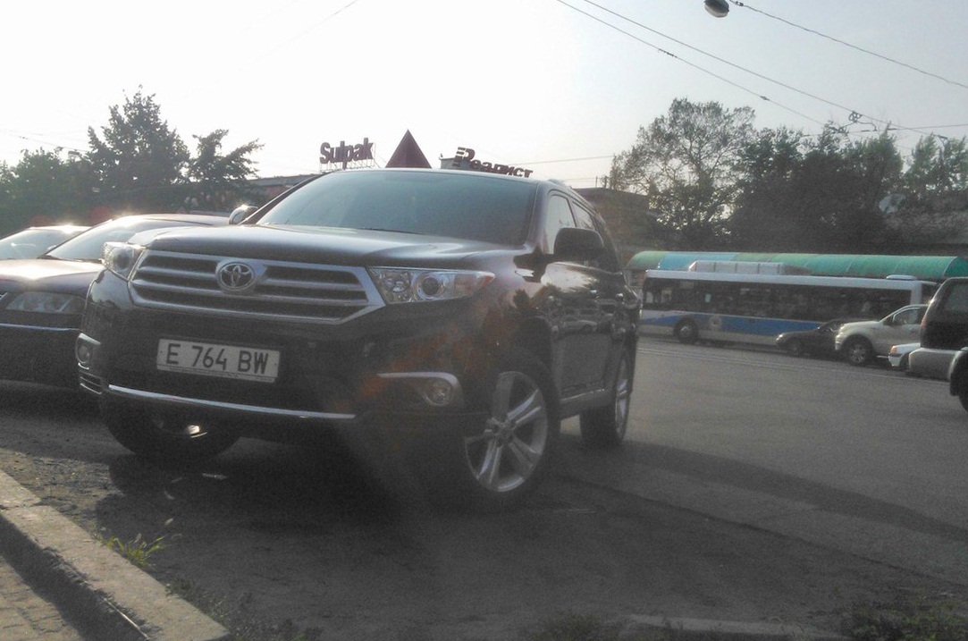 E 764 BW, Toyota Highlander 