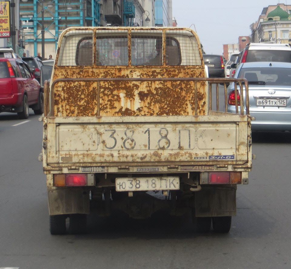 ю 3818 ПК, Nissan Atlas 1st gen 10/100/150 Light Truck (F22), 1981–1992