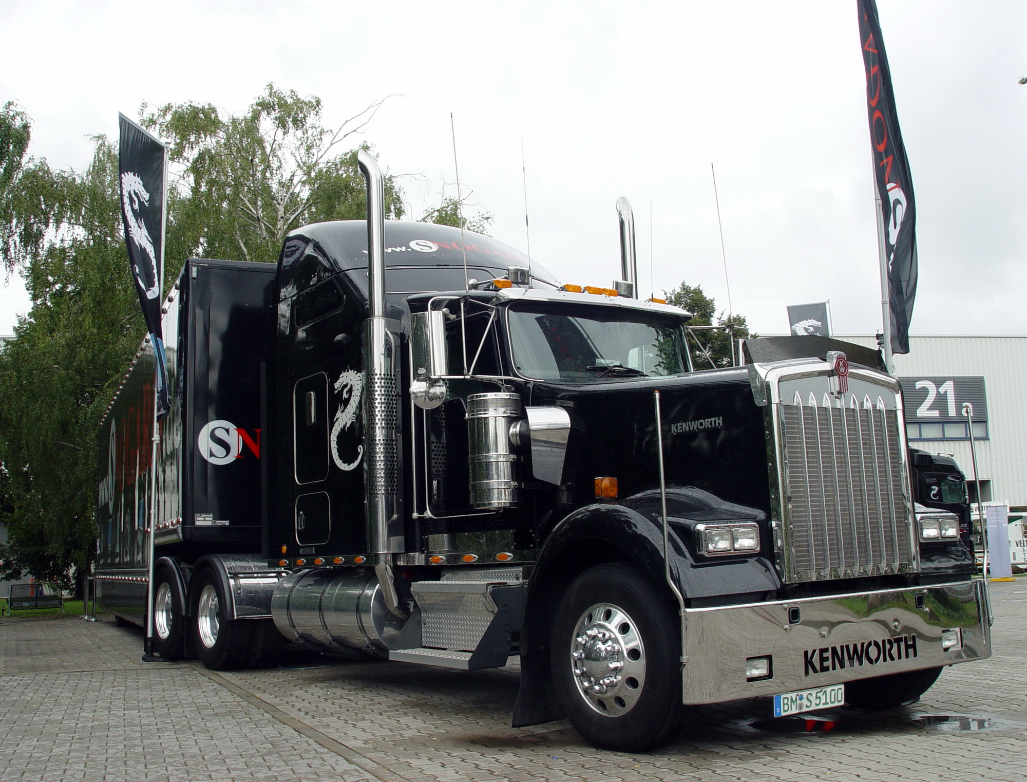 BM S 5100, Kenworth W900 