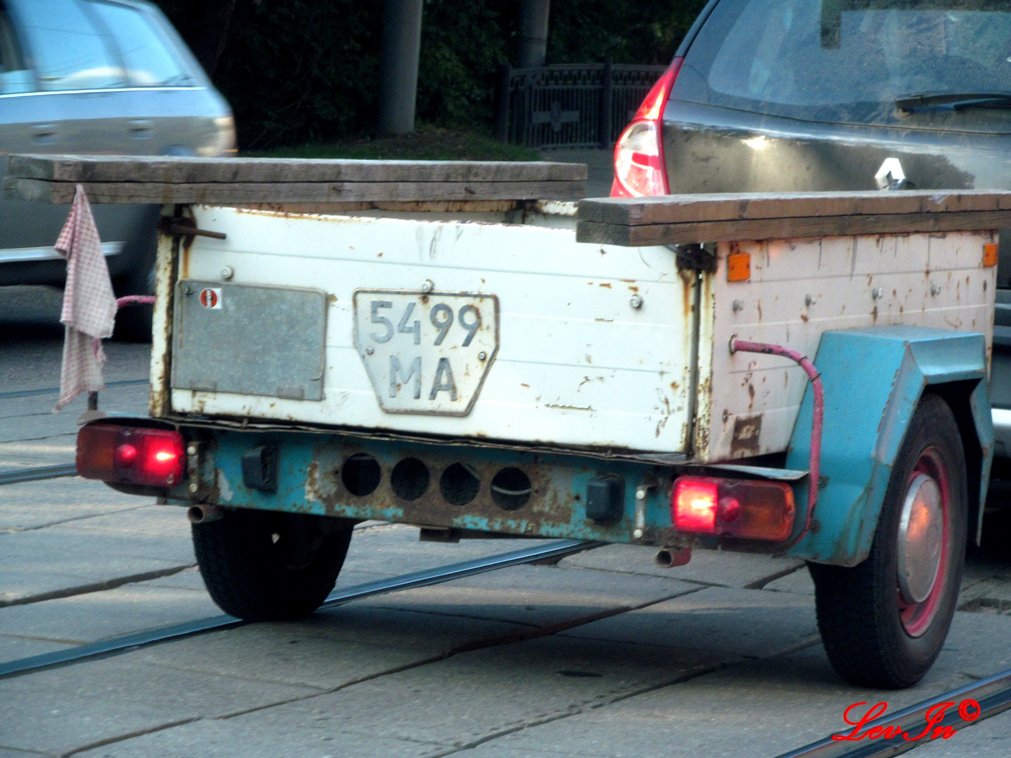 5499 МА, Trailers (1977) 