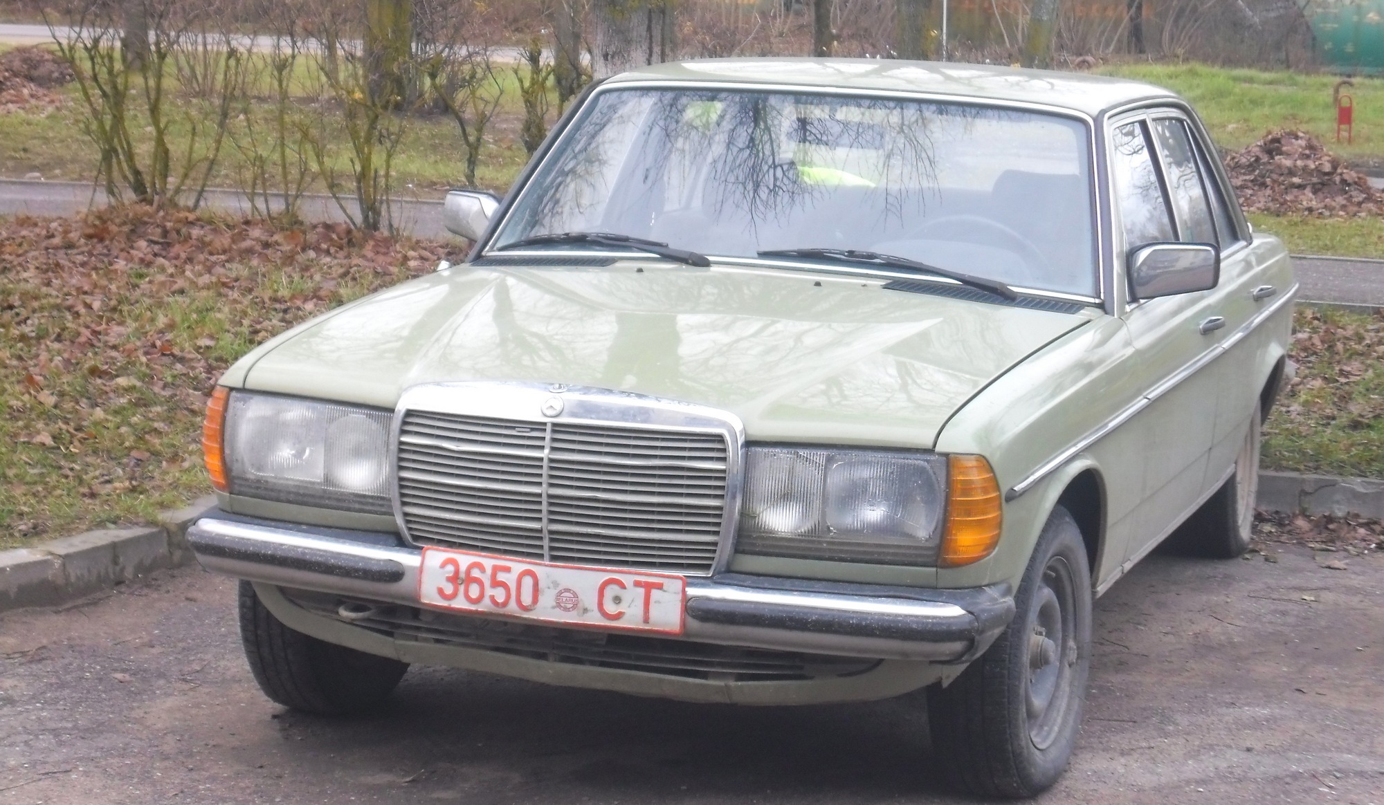 3650 CT, Mercedes-Benz E-Klasse 200–300 Sedan (W123), 1975­–1986