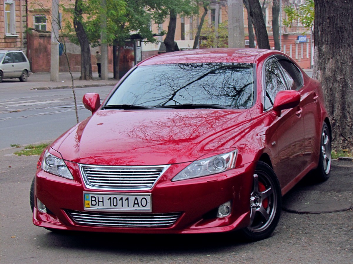 BH 1011 AO, Lexus IS 