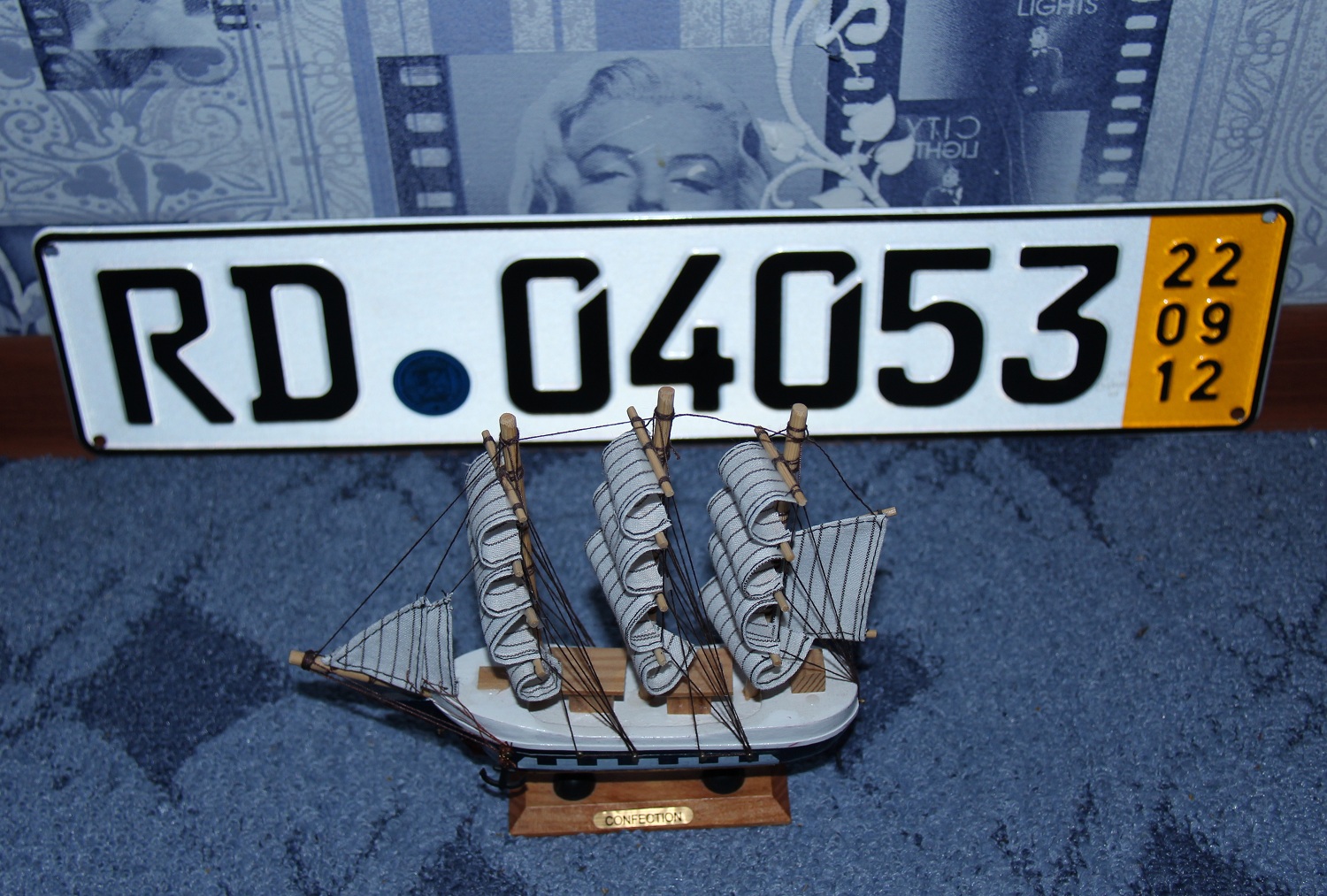 RD 04053, License plate without vehicle 