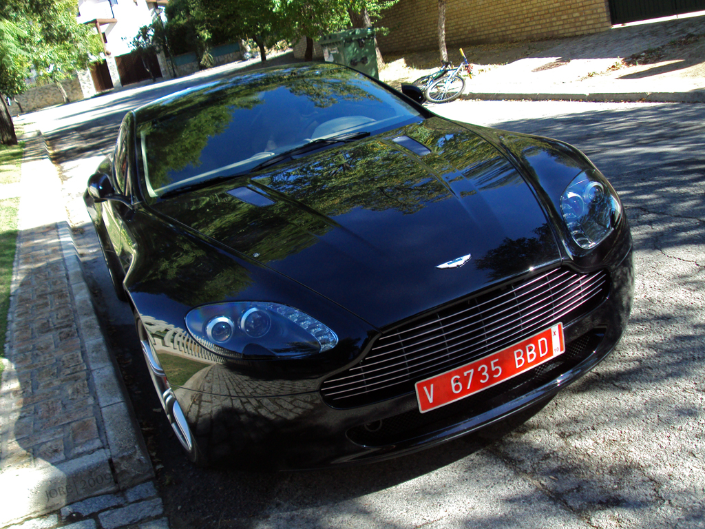 V 6735 BBD, Aston Martin V8 Vantage 